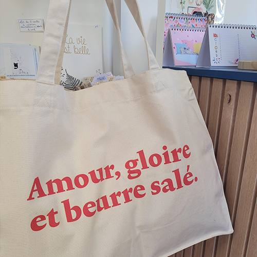 Visuel-Accessoires-Tote-bag-Amour-et-beurre-sale-Marque-Breizh-Club-Le-Carrousel-de-Vern