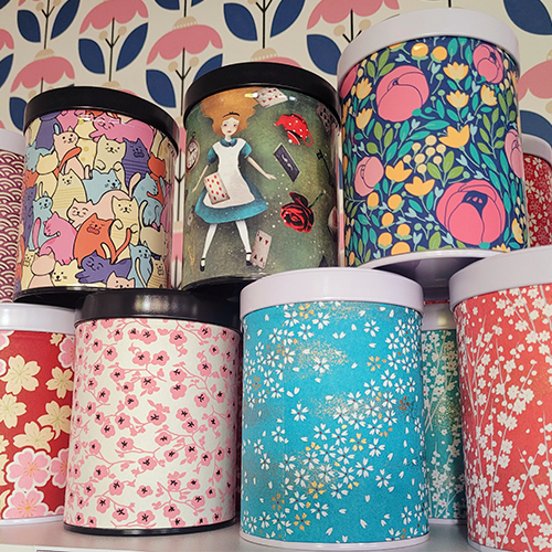 Visuel-Arts-de-vivre-Boites-a-thes-multiples-Marque-Esprit-Celadon-Le-Carrousel-de-Vern